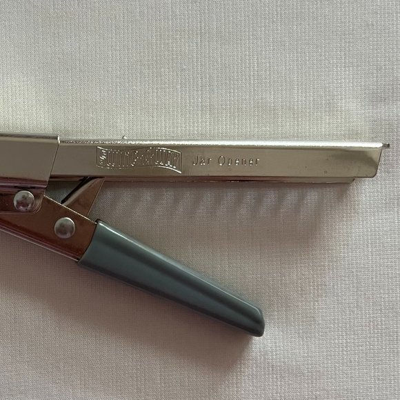 Swing-A-Way Jar Opener - Picture 3 of 9